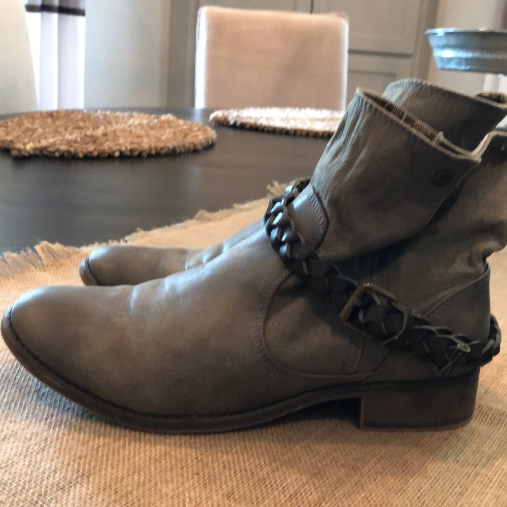 Roxy slouchy ankle boot 8.5